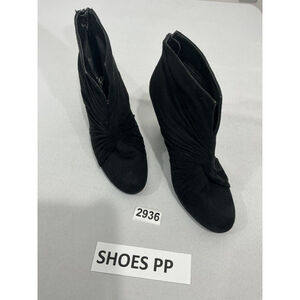Womans MPO Taborri Size 6.5 M Black Faux Suede Zip Wedge Booties
